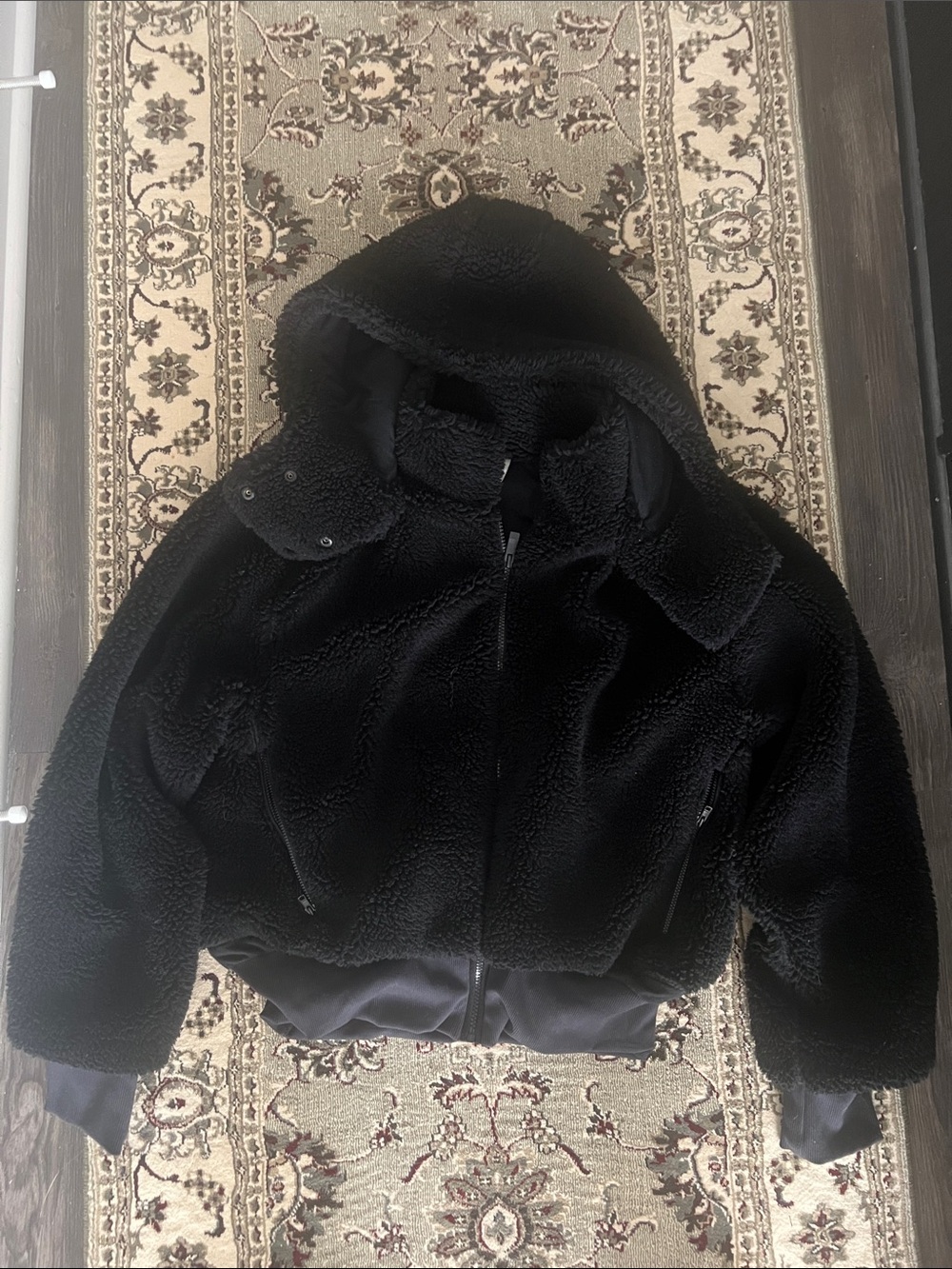 ALO Yoga foxy Sherpa jacket M Black Sherpa Hooded Bomber Jacket medium